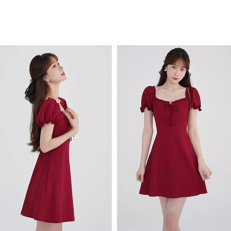 Kleid mit quadratischem Ausschnitt und Blasenärmeln, Damen-Design, Taillenformung, roter A-Linien-Kurzrock