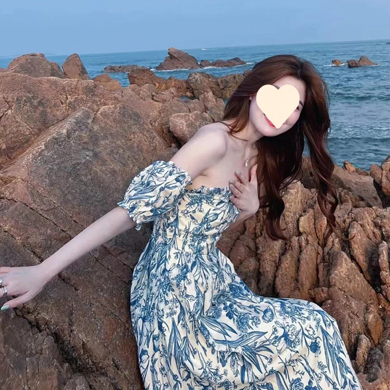 One-Shoulder Off-The-Shoulder Langes Kleid Blumendruckkleid Ankunft Sanya Reisefotografie Strandurlaub Sandstrandkleid