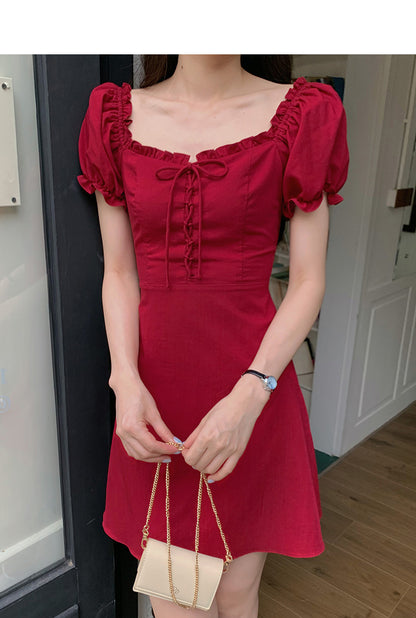 Kleid mit quadratischem Ausschnitt und Blasenärmeln, Damen-Design, Taillenformung, roter A-Linien-Kurzrock