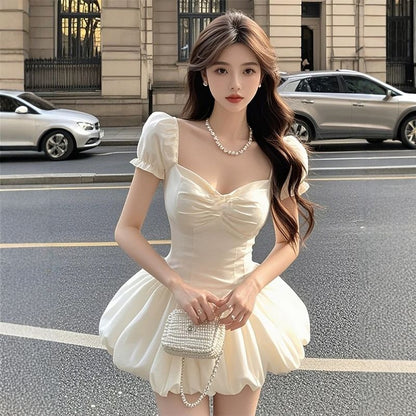 سٹائل V-Neck Bubble Sleeve Dress Women's Pure Desire Pleated Waist Slimming Fluffy Short سکرٹ
